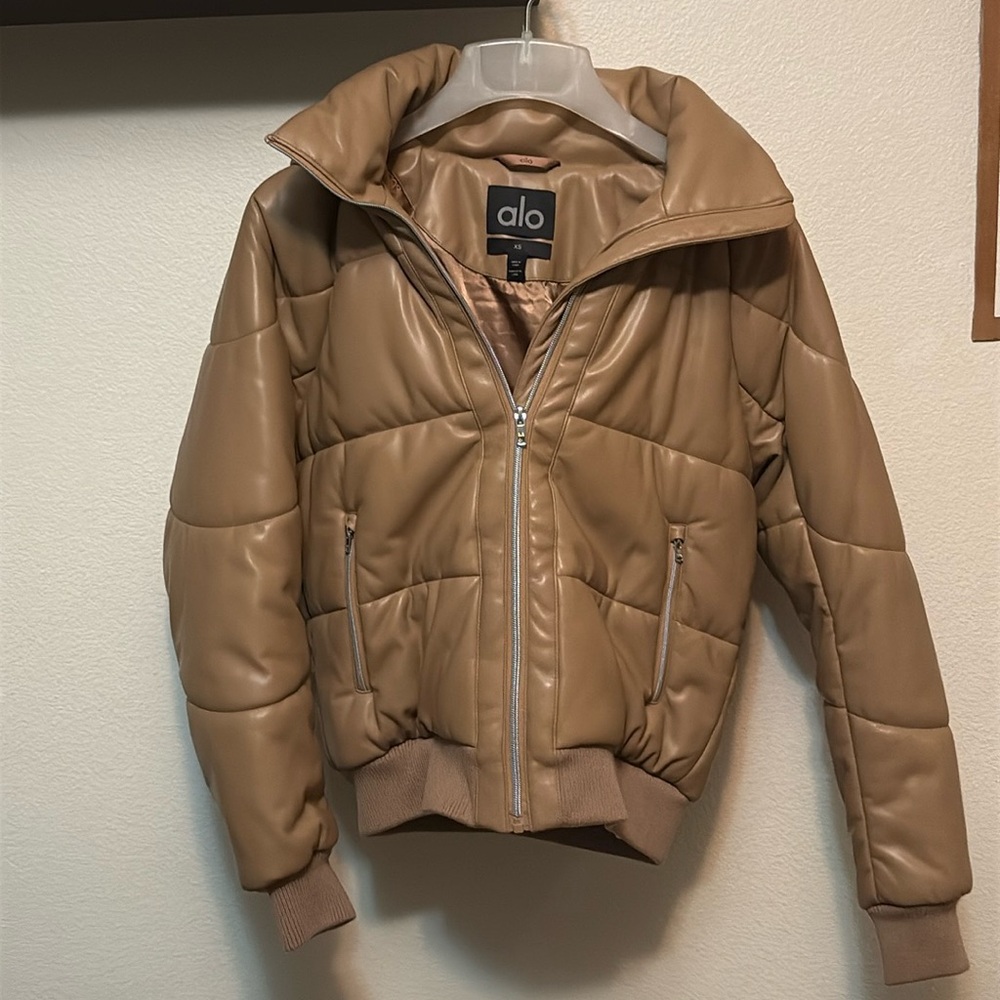 ALO Yoga Faux Leather Boss Puffer Jacket, Toasted Almond Sz XS NWT PRICE FIRM